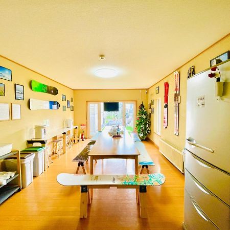 Yellow House Niseko Куття Екстер'єр фото