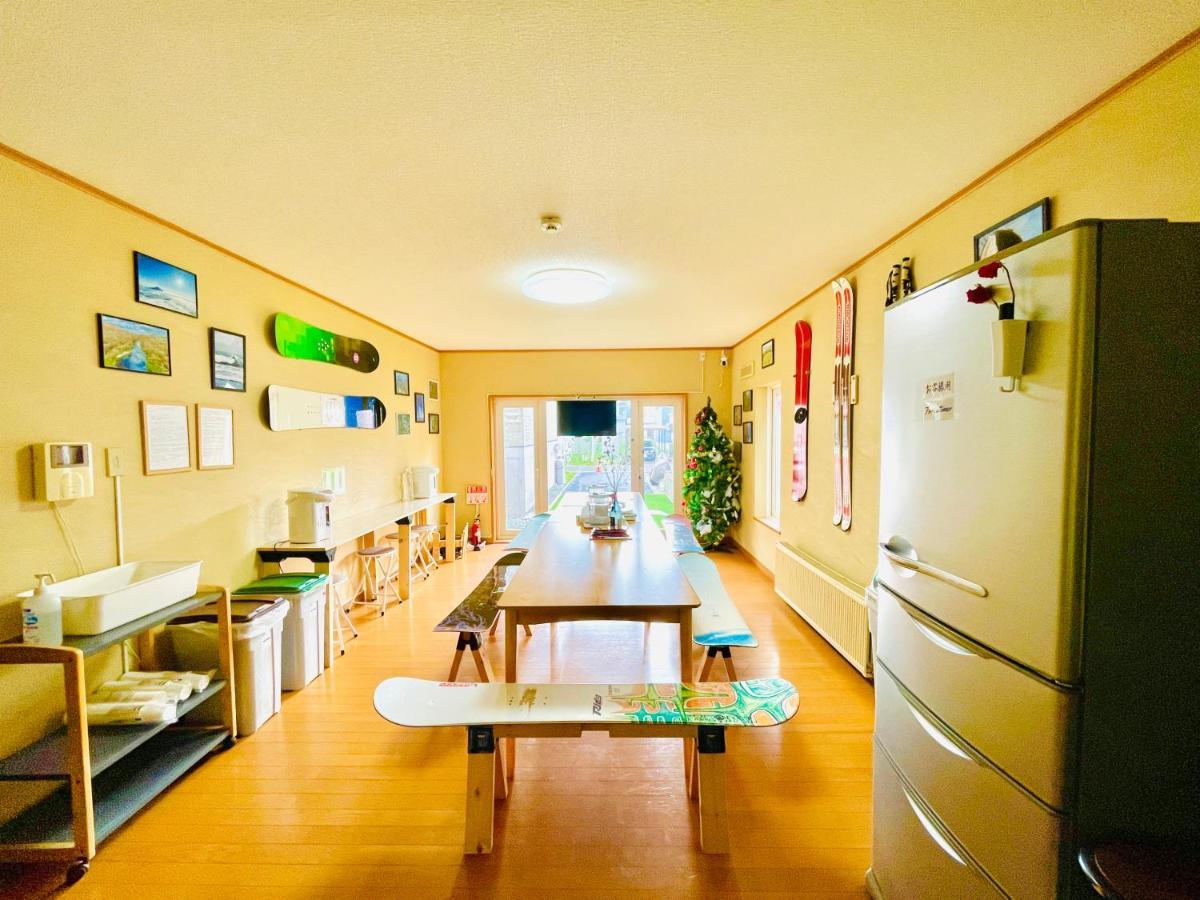 Yellow House Niseko Куття Екстер'єр фото